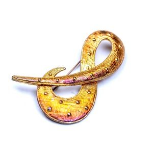 Vintage Unsigned Gold Tone Abstract Swirl Brooch with Crosshatch Texture